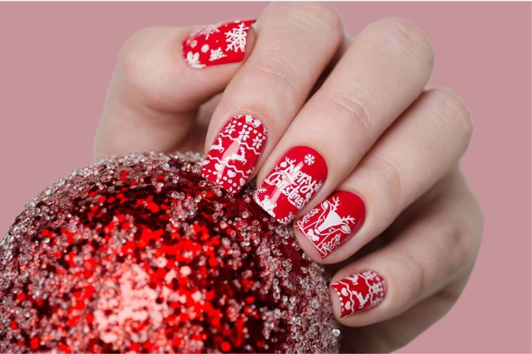 Beautiful Christmas Nails Idea to Celebrate in 2022